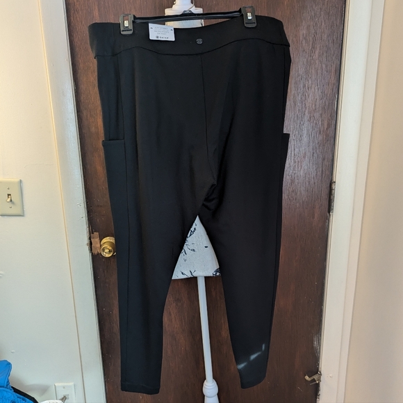 Gaiam Black High-Waisted Leggings with Zipper Pockets🆕 - Picture 2 of 6